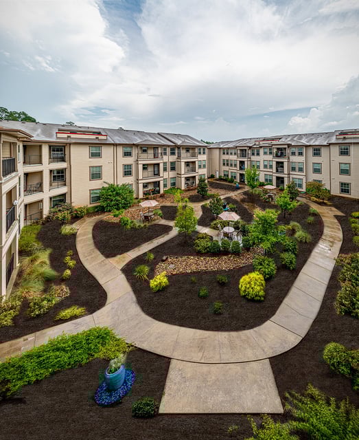 Parkview_Exterior_Courtyard-1