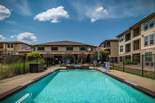 Parkview_Exterior_Pool_2-1