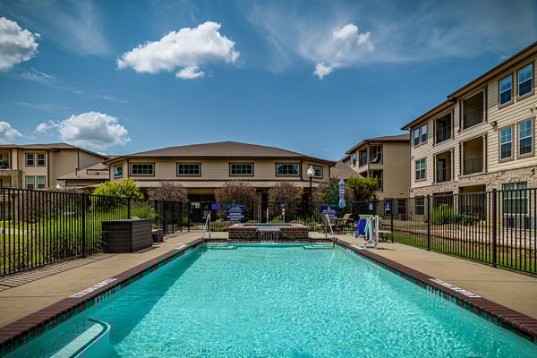 Parkview_Exterior_Pool_2